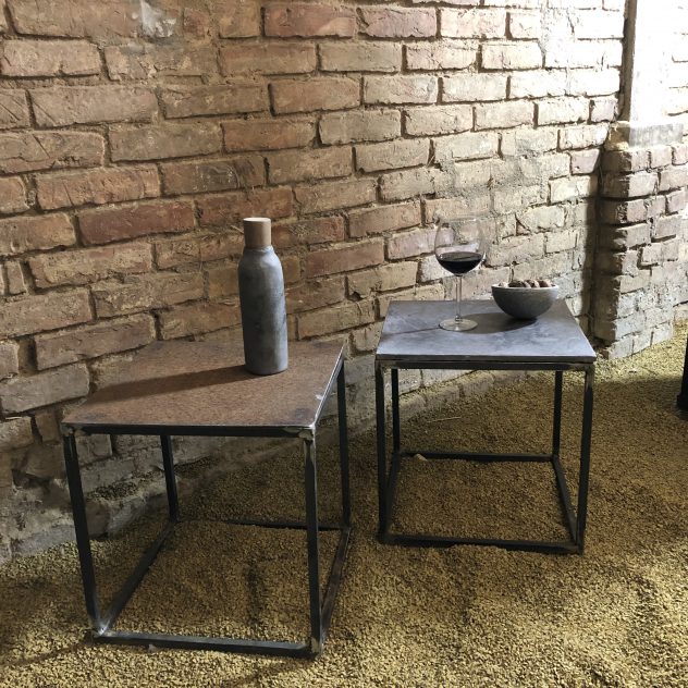 Möbel aus Stahl und Beton